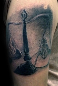 复古风格的黑灰天秤座与钻石纹身图案