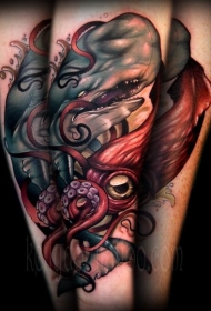 彩色鲸鱼和鱿鱼纹身图案