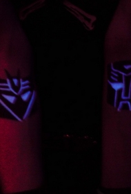 部落面具荧光纹身图案