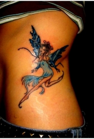 女孩腰部彩色童话精灵纹身图案