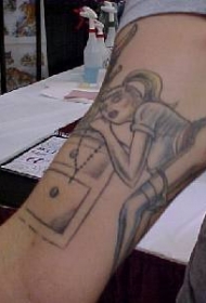 经典美女人像黑灰纹身图案