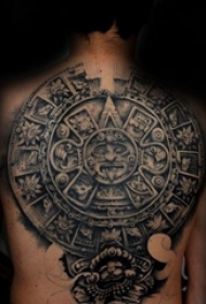 凸显男生个性与霸气的点刺技巧纹身图案