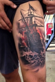 大腿海面的帆船纹身图案