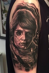 手臂黑灰风格恶魔般人物肖像纹身图案