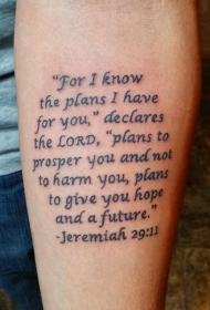 手臂宗教经文英文字母纹身图案