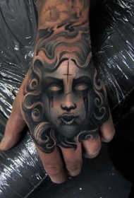 手背彩色哭泣神秘女人纹身图案