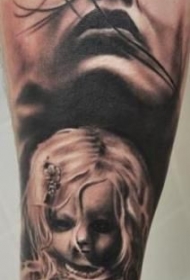 黑色神秘女性脸和令人毛骨悚然的娃娃纹身图案