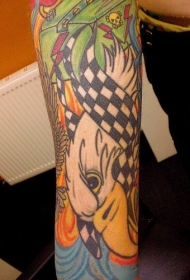 手臂赛车与老鹰纹身图案