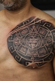 逼真的彩色玛雅日历胸部纹身图案