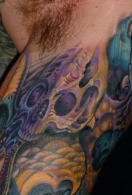 大臂七彩的机械骷髅纹身图案