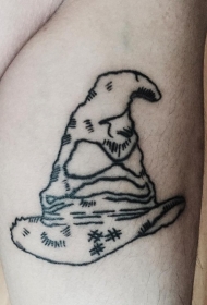 大腿简单的黑色线条魔术帽纹身图案