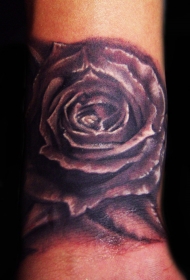 手腕黑色玫瑰个性纹身图案
