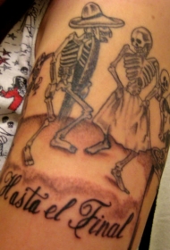 手臂棕色骷髅跳舞的纹身图案