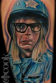 腿部逼真的彩色滑稽男子纹身图案