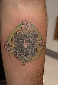 凯尔特结四叶草和三叶草纹身图案