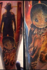 小腿彩色令人毛骨悚然的邪恶娃娃纹身图案