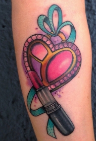 可爱的少女心和口红纹身图案
