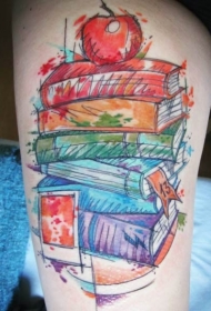 原设计彩色水彩书籍与红苹果纹身图案