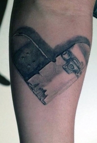 手臂逼真的心形破滑板纹身图案