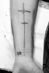 简单的黑色心电图和符号手臂纹身图案