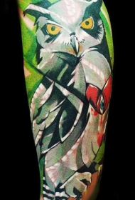 彩色的猫头鹰植物纹身图案