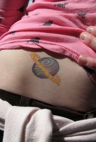 腰部彩色有趣的行星纹身图片