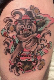 old school彩色大腿可爱的猴子与鱼纹身图案