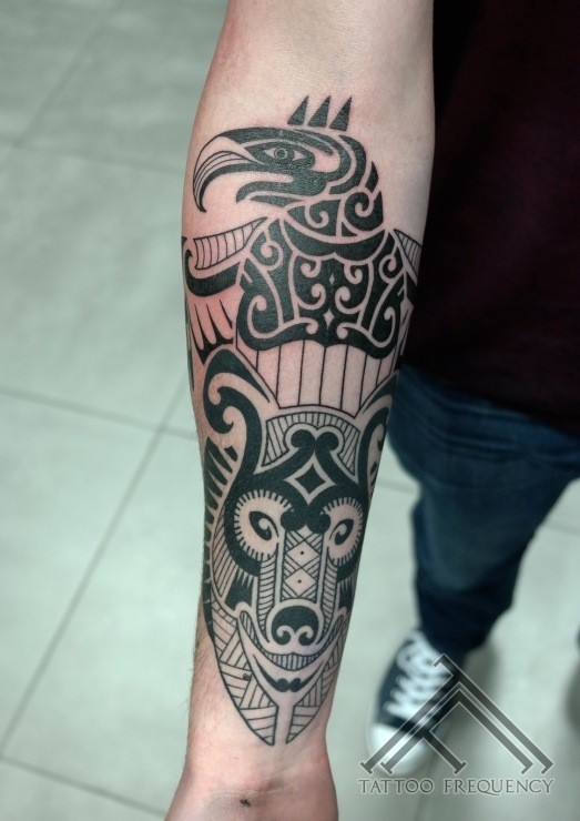 小臂黑色原设计古代符号纹身图案