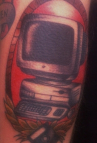 腰侧彩色电脑与软盘纹身图案