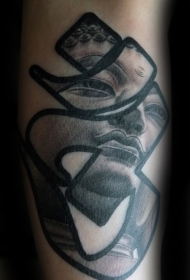 印度教字符与如来佛祖的纹身图案