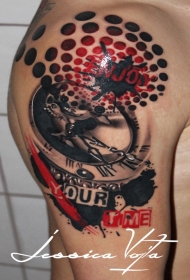 新传统风格的彩色旧钟纹身图片