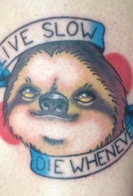 彩色搞笑的树獭与字母手臂纹身图案