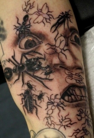人脸肖像爬满可怕的昆虫纹身图案