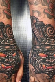 手背原始彩色武士面具纹身图案