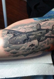 现实主义的彩色二战轰炸机纹身图片