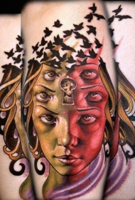 不寻常的设计彩色神秘女子结合黑鸟纹身图案