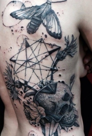 黑色点刺风格骷髅几何蝴蝶背部纹身图案