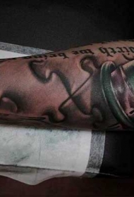 手臂绿色的小妖精帽子纹身图案