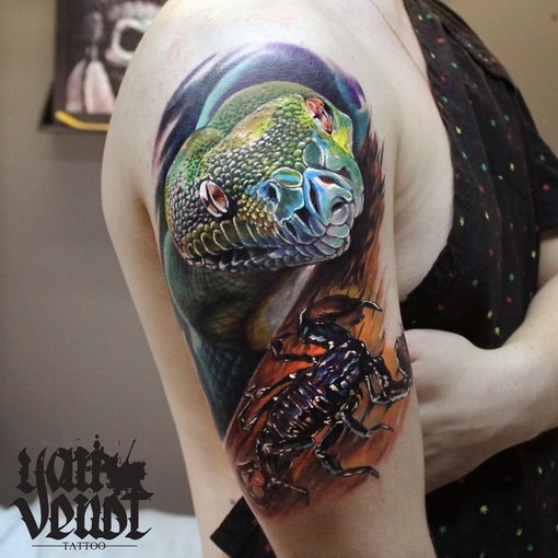 现实主义风格的彩色蛇与蝎子纹身图案