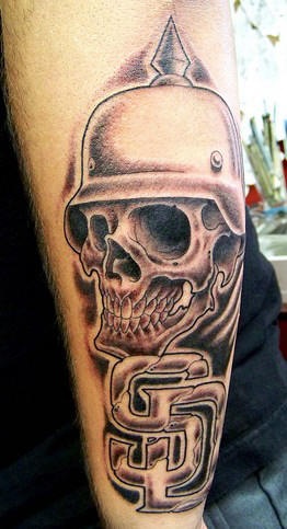 头盔骷髅黑灰纹身图案