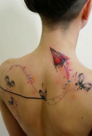 女生背部可爱的彩色纸飞机与蝴蝶纹身图案