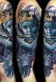 手臂幻想风格的彩色印度小孩纹身图案