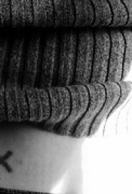 黑色小鱼符号纹身图案