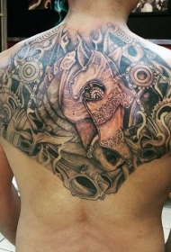 背部令人印象深刻的神秘马纹身图案