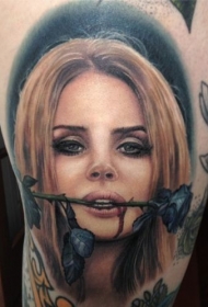 插画风格的彩色女人肖像纹身图案