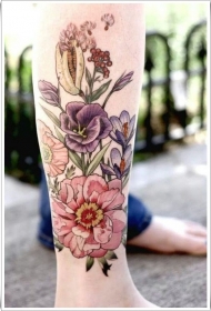 腿部复古五彩缤纷的野纹身图案