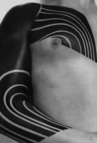 减价简单的大面积黑色线条纹身图案