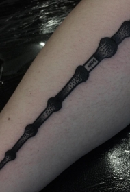 小臂old school黑色点刺巫师手杖纹身图案
