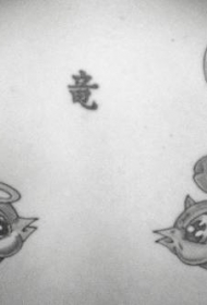 背部可爱的天使鸟与恶魔鸟纹身图案