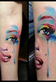 水彩风彩绘女生脸部纹身图案